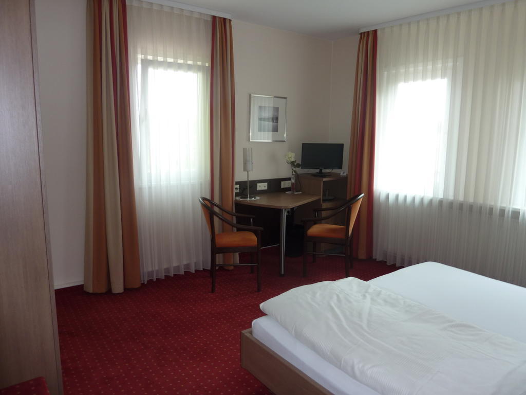 Hotel Gasthof Koenig Karl Фройденштадт Номер фото